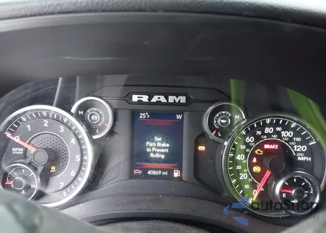 2023 Ram 1500 Big Horn 4X4 5'7 Box из США, поврежденный, VIN 1C6RRFFG8PN698480